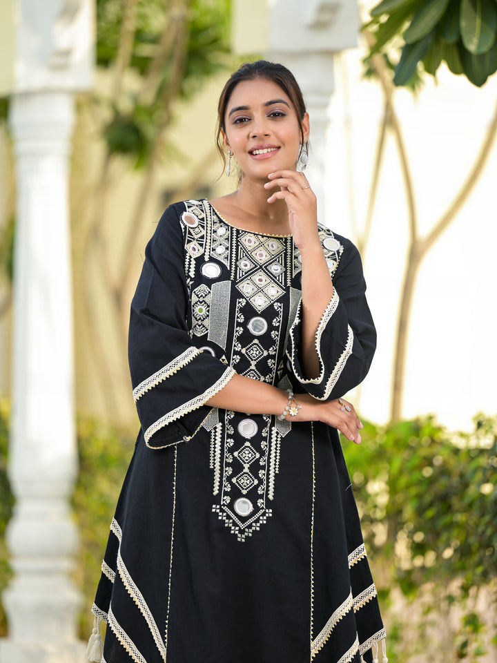 VAAMI - SCALLOP KURTA & PALAZZO (BLACK)