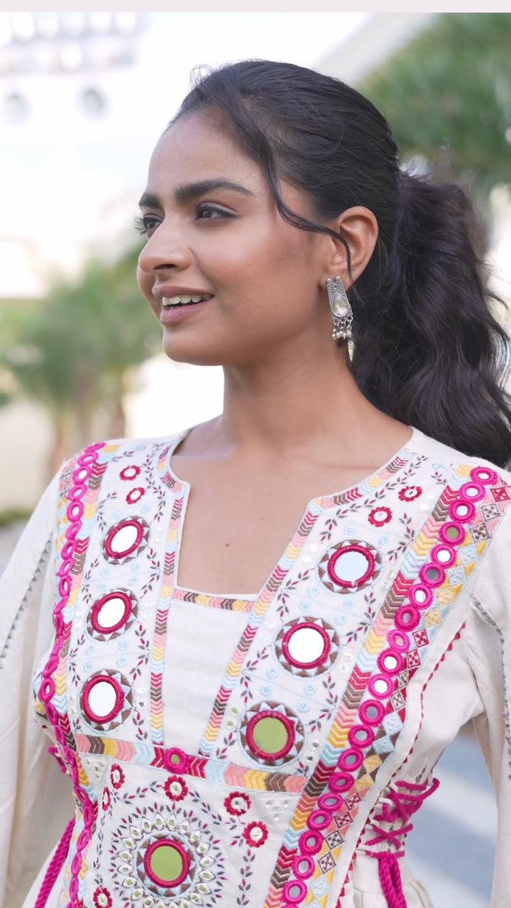 Vaami - Scallop Kurta & Palazzo (Natural)